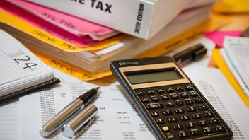ΥΠΟΙΚ: Στα σκαριά αλλαγές στη φορολογία για ένα εκατομμύριο ελεύθερους επαγγελματίες