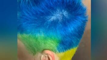 Ρωσία: Πρόστιμο σε άνδρα που έβαψε τα μαλλιά του στα χρώματα της Ουκρανίας