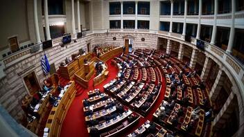 Χαμός στη Βουλή με τον Συρίγο και τις δηλώσεις για το Πολυτεχνείο