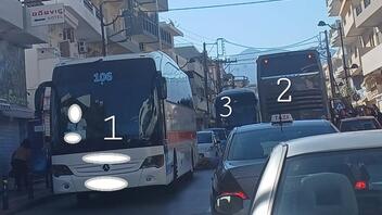 Χαμός με τα παρκαρισμένα λεωφορεία στη Χερσόνησο