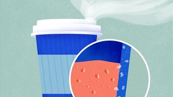 Τρισεκατομμύρια πλαστικά σωματίδια «κολυμπούν» μέσα στον take away καφέ