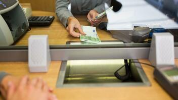 Παύουν να ισχύουν οι περιορισμοί πρόσβασης στα τραπεζικά καταστήματα