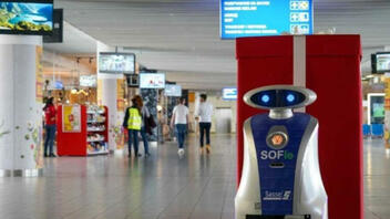 Ο ρομποτικός βοηθός καθαρισμού SOFie πιάνει δουλειά στο αεροδρόμιο της Σόφιας