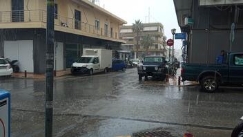 Απίστευτη βροχή και ... βροντές στο Ηράκλειο, ξαφνικά!