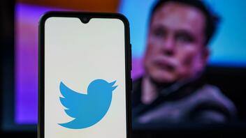 Έλον Μασκ: Tο Twitter εξακολουθεί να έχει αρνητικές ταμειακές ροές
