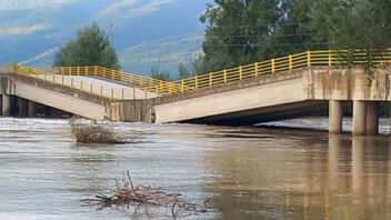 Κατέρρευσε η γέφυρα στον Παλαιόπυργο Λάρισας – Πρόσβαση στην περιοχή μέσω Πυργετού