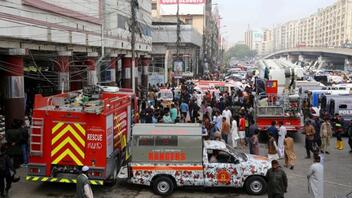 Εκλογές στο Πακιστάν: Τουλάχιστον 25 νεκροί από εκρήξεις κοντά στα γραφεία υποψηφίων