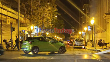 Θεσσαλονίκη: Οδηγός παραβίασε το κόκκινο και «καρφώθηκε» σε αυτοκίνητο αστυνομικού