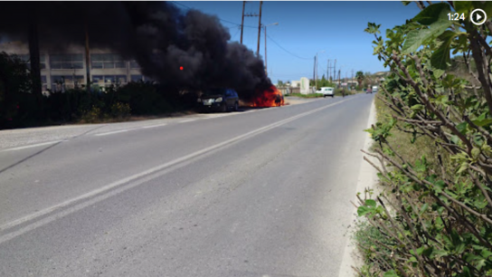 Ηράκλειο: Τυλίχτηκε στις φλόγες αυτοκίνητο στις Μαλάδες