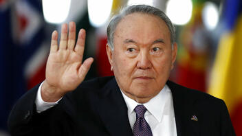 O Ναζαρμπάγιεφ εγκατέλειψε το Καζακστάν