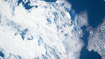 Γερμανός αστροναύτης φωτογραφίζει τη χιονισμένη Ελλάδα 