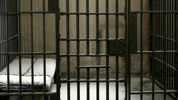 "Κλείνουν" κελιά στις φυλακές για νοσούντες από κορωνοϊό 