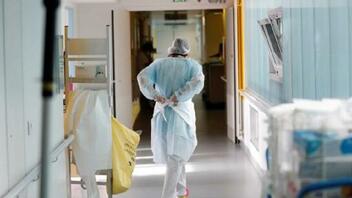 Γαλλία: Αυξήθηκαν σημαντικά οι εισαγωγές ασθενών με κορωνοϊό στα νοσοκομεία