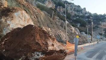 Χανιά: Σήμανση της περιοχής όπου είχε πέσει βράχος στο Δήμο Καντάνου – Σελίνου