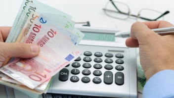 Οφειλές στο Δημόσιο: Μείωση των οφειλετών για χρέη έως 5.000 ευρώ 