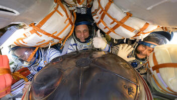  Ένας αμερικανός αστροναύτης και δύο ρώσοι κοσμοναύτες επέστρεψαν στη Γη