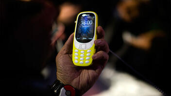 Αναβιώνουν τα ''χαζά τηλέφωνα'' με την επιστροφή του Nokia 3310