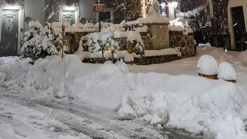 Λευκή νύχτα για την Κρήτη - "Πνιγμένα" στο χιόνι Ανώγεια και Οροπέδιο Λασιθίου