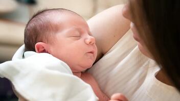 Eπίδομα μητρότητας: Πότε ανοίγει η πλατφόρμα - Για ποιους είναι αναδρομική η ισχύ 