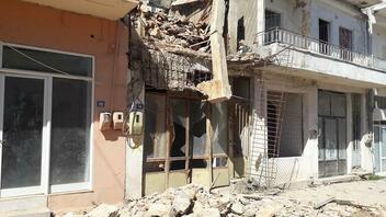 Σεισμόπληκτοι ζουν σε ακατάλληλα και επικίνδυνα σπίτια!