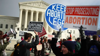 ΗΠΑ: Οι Ρεπουμπλικάνοι μπλόκαραν νομοσχέδιο των Δημοκρατικών για το δικαίωμα στην άμβλωση