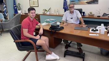 Με τον αριστούχο του Τμήματος Φυσικής του Πανεπιστημίου Κρήτης συναντήθηκε ο δήμαρχος Αγίου Νικολάου