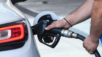 «Τσουρουφλίζουν» τα καύσιμα: Πού ξεπερνά τα 2 ευρώ η αμόλυβδη