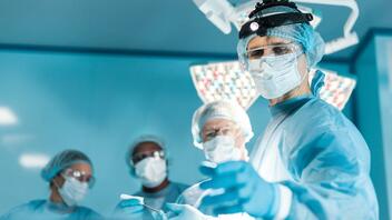 Στα λόγια τα δωρεάν απογευματινά χειρουργεία – Πώς και ποιοι χειρουργούνται απόγευμα
