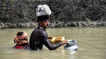 Την υπερχείλιση μίας λίμνης προσπαθούν να αποτρέψουν οι αρχές στο Πακιστάν