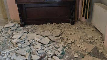 Κατέρρευσε η οροφή του Δημαρχείου στη Σάμου μετά το σεισμό