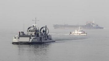 Προειδοποιητικά πυρά της Νότιας Κορέας εναντίον εμπορικού πλοίου και της Βόρειας Κορέας εναντίον πολεμικού
