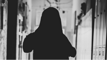 Συγκινεί η ιστορία του 13χρονου κοριτσιού που έφυγε από το σπίτι για να γλιτώσει