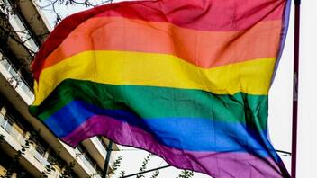 Ισπανία: Δήμαρχος απαγορεύει την ανάρτηση της σημαίας ΛΟΑΤΚΙ+