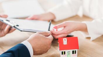 Νέος νόμος για δάνεια: Πώς διευρύνεται το πλαίσιο προστασίας για τους δανειολήπτες 