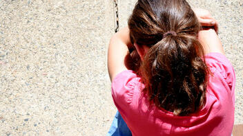 Ο φόβος των γονέων όταν το παιδί τους διαβαίνει την πόρτα του σχολείου: η καταγγελία και η αδιαφορία!