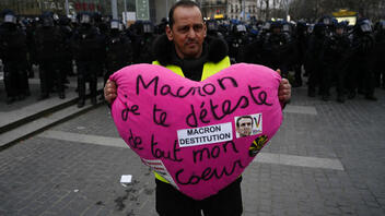 Γαλλία: Η Γερουσία υπερψήφισε την πρόταση Μακρόν