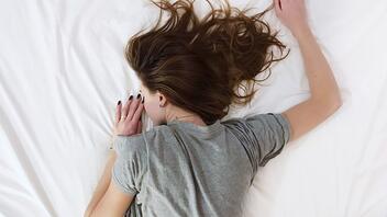 Οι συνήθειες ύπνου που προσθέτουν έως πέντε χρόνια ζωής