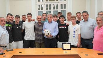 Συγχαρητήρια Αρναουτάκη στην ομάδα ποδοσφαίρου του λυκείου Γαζίου 