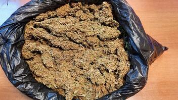 Σπίτι-"καβάντζα" ναρκωτικών: Πάνω από 3 κιλά κάνναβης αποκάλυψε η εφοδος