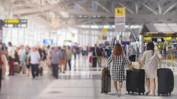 Θα διαρκέσουν ημέρες τα προβλήματα στα βρετανικά αεροδρόμια, λέει ο αρμόδιος υπουργός