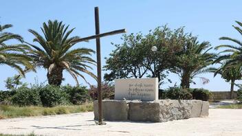 Τάφος Καζαντζάκη: Η οργή και η άμεση αποκατάσταση του σπασμένου σταυρού