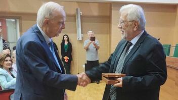 Κατάμεστη η Βικελαία για τη βράβευση του Στέφανου Τραχανά με το «Βραβείο Ηθικής Τάξεως»
