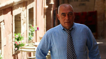 Γ.Κασσελάκης: Αναβάλλει τη δραστηριότητά του λόγω πένθους