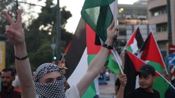 Παλαιστίνιοι φοιτητές λιθοβόλησαν αυτοκίνητα Ευρωπαίων διπλωματών και διέκοψαν μια συνεδρίασή τους