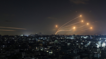 Πόλεμος στο Ισραήλ: Μεγάλη επίθεση της Χαμάς με ρουκέτες από τη Γάζα προς το Τελ Αβίβ