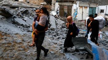 Συνεχίζονται οι βομβαρδισμοί και η «έξοδος» των Παλαιστίνιων αμάχων προς τη νότια Γάζα