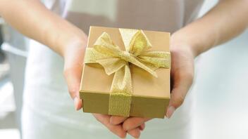 Επιδόματα και Δώρο Χριστουγέννων από ΔΥΠΑ: Ποιοι πληρώνονται αύριο