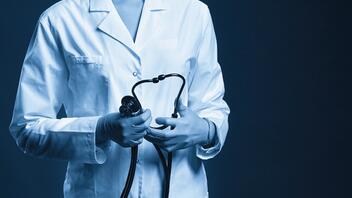 Απογευματινά χειρουργεία: Στάση εργασίας και συγκέντρωση στο υπουργείο Υγείας