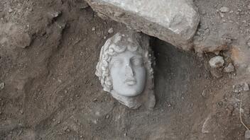 Φοιτητές του ΑΠΘ ανακάλυψαν κεφαλή αγάλματος του Απόλλωνα - Δείτε εικόνες
