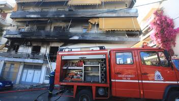 Ριζούπολη: Απεγκλωβίστηκαν ένοικοι από διαμερίσματα μετά τη μεγάλη φωτιά